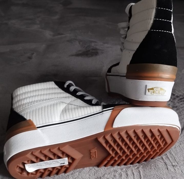 Vand adidasi noi de barbati Vans