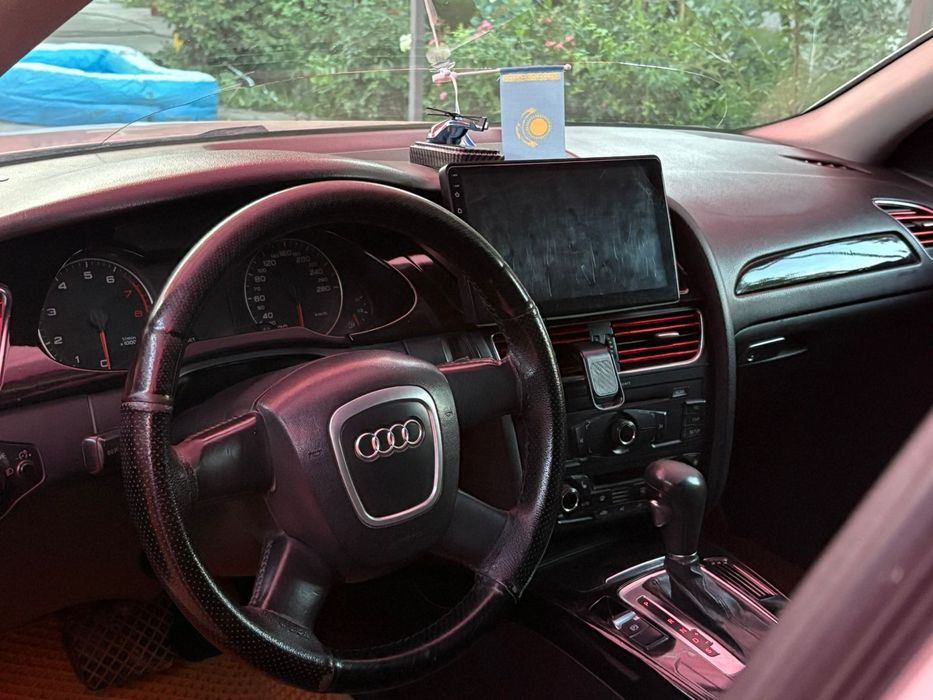 Продам авто Audi A4  1.8