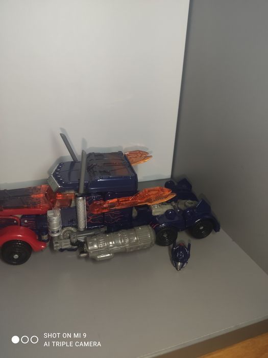 Трансформер Оптимус Прайм