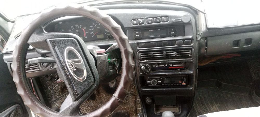 Lada 2003 yil metan gaz baloni bor