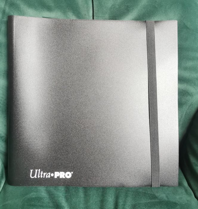 Ultra Pro Binder 12-pocket