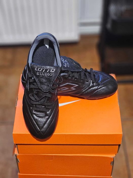 Ghete fotbal copii Lotto Stadio 300 II FG - Negre - sintetic si iarba
