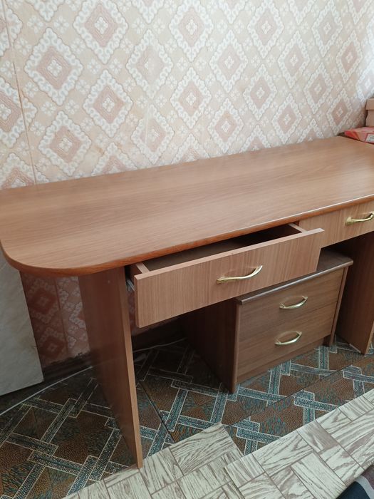 Стол кухонный б/у