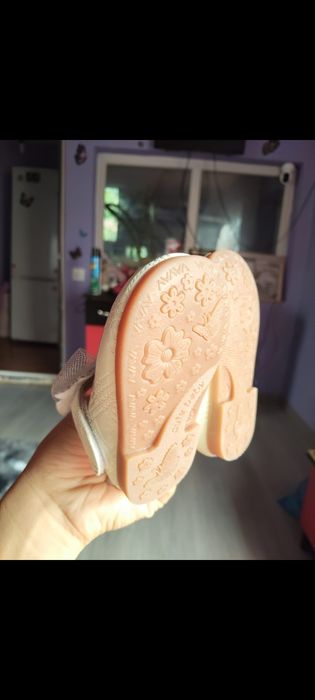 Sandale superbe cu fundiţe