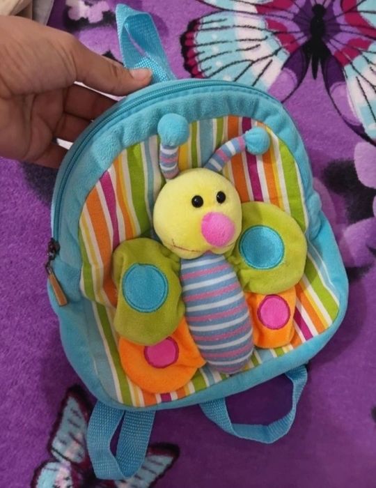 Vînd două ghiozdănele ambele 20 lei