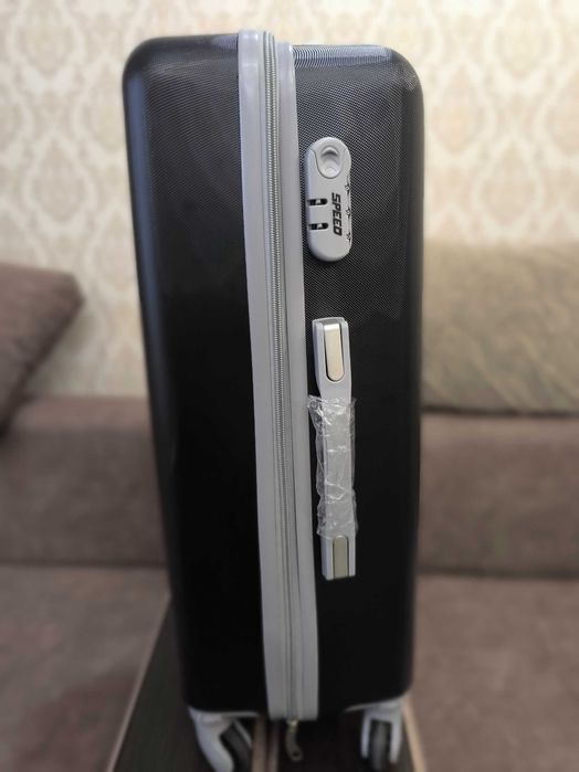 Продам дорожные чемоданы с Дубая.