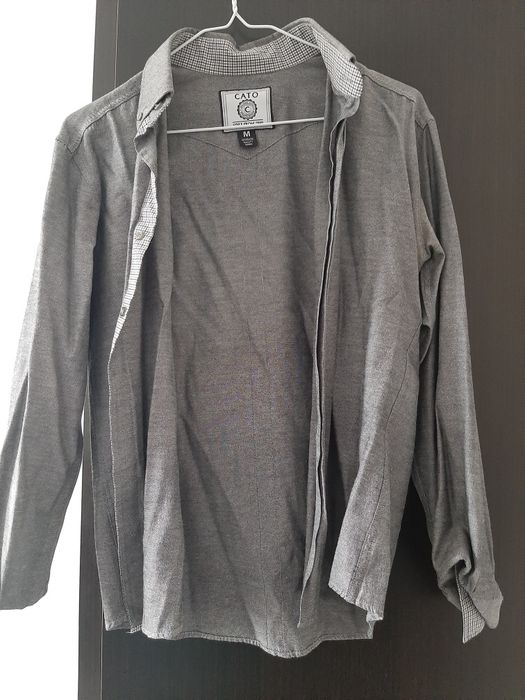 Un sacou si 6 camasi barbatesti