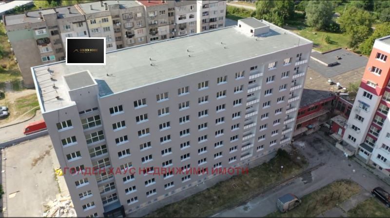 Продава се Двустаен апартамент в Перник, Изток - 54 кв.м за 966 €/кв.м - Снимка #1