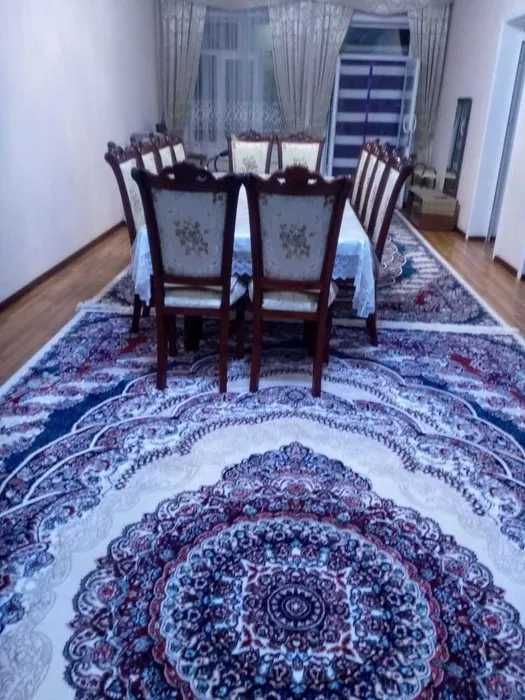 12 стул ва стол сотилади. Ҳолати яхши.