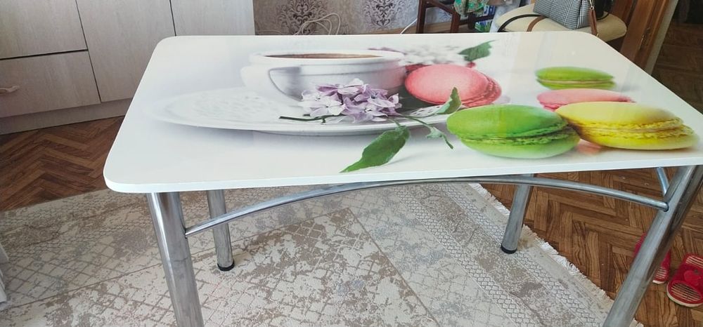 Продаём стол кухонный