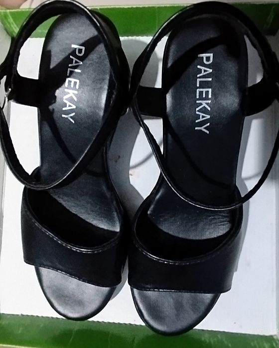 Продам босоножки.