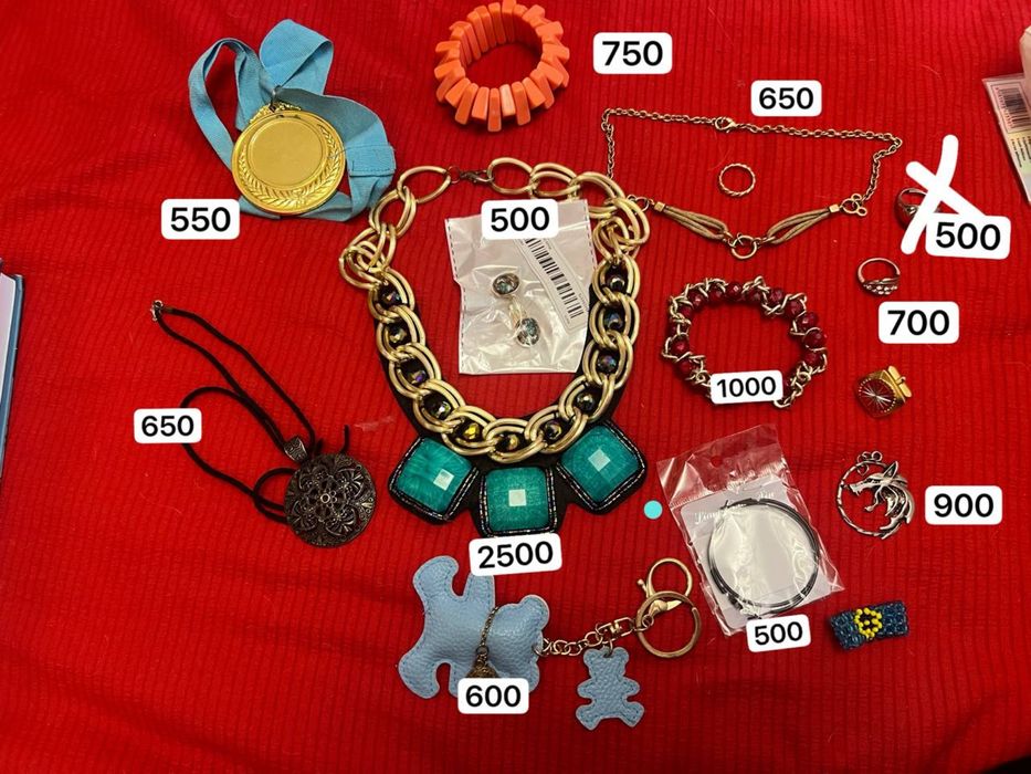 Украшения в носибельно новом состоянии, и хорошим качеством