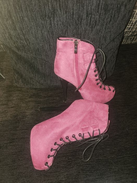 Дамски  боти висок ток