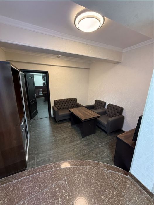 Яккасарайский район. Шота руставелли Сдаётся офис 100м2..Цоколь Мебель
