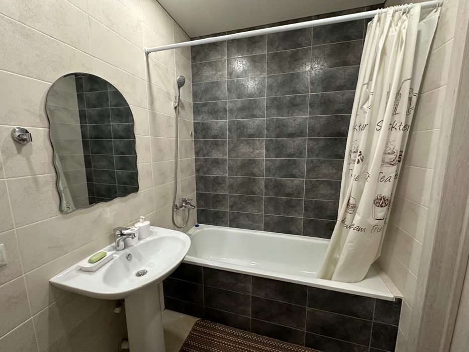 Сдам 2 ком студия квартиру посуточно