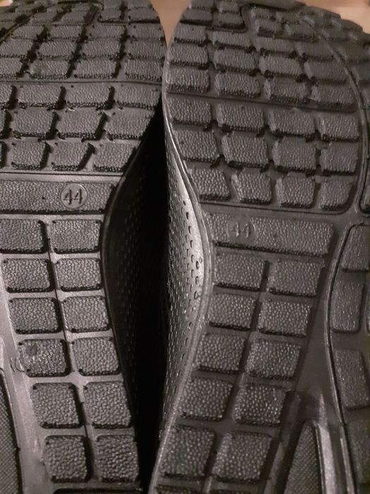 Vand Pantofi de Barbați Marimea 44 doresc Banii urgent Îi vand cu 250