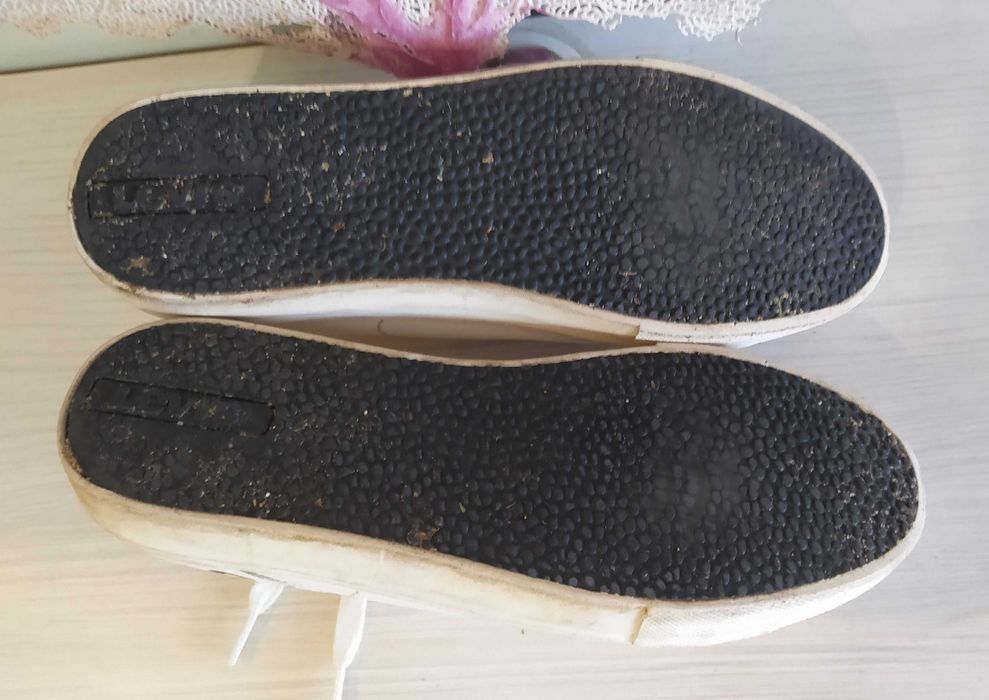 LEVI’S кожени бели кецове/маратонки №40