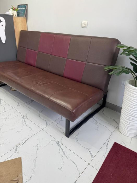 Диван кожзам .Офисный.Для дома