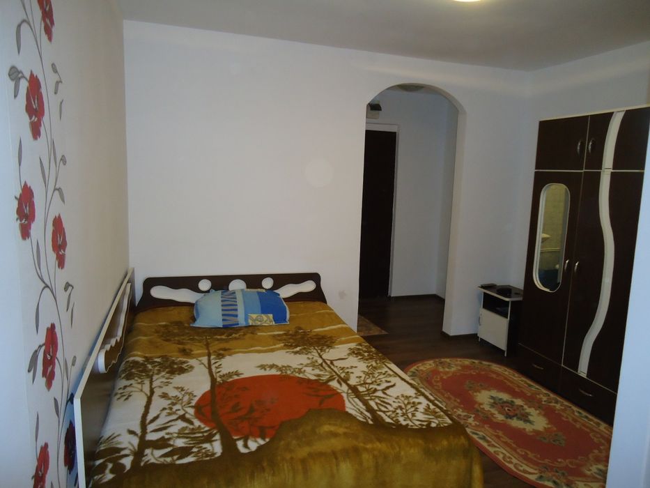 Închiriez garsoniera