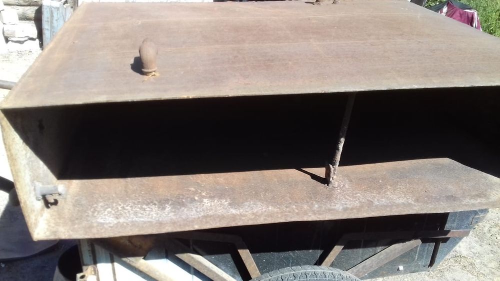 Бак металлический не крашеный.