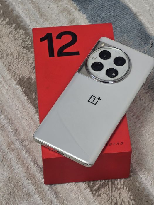 срочно продам oneplus 12