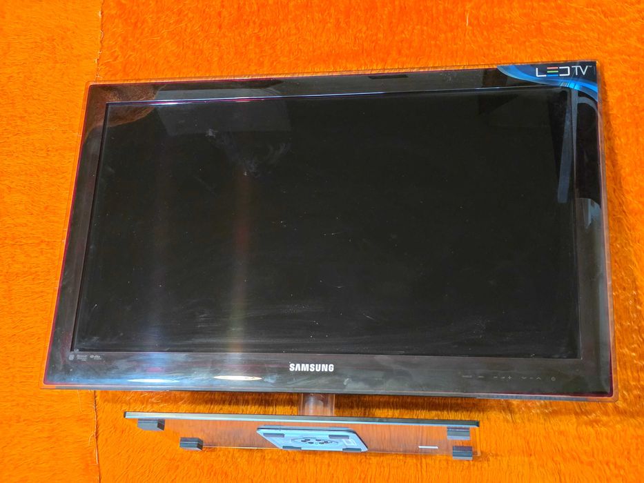 Продавам телевизор SAMSUNG UE32C5000 32 инча FULL HD,HDMI
