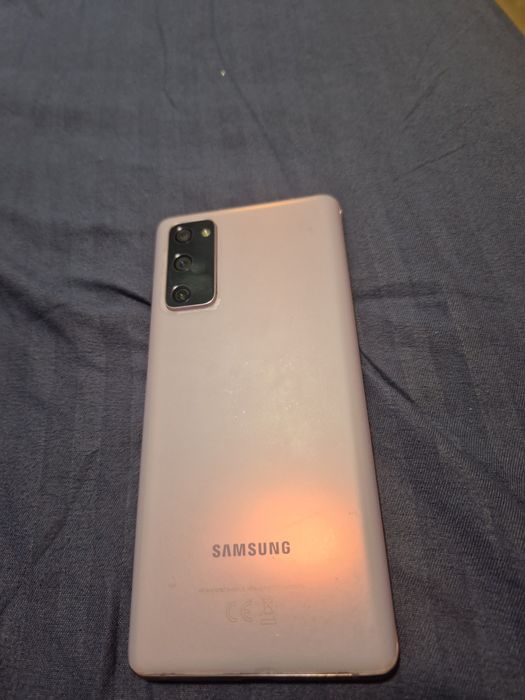 Samsung S20 FE in stare buna, ecran putin crapat