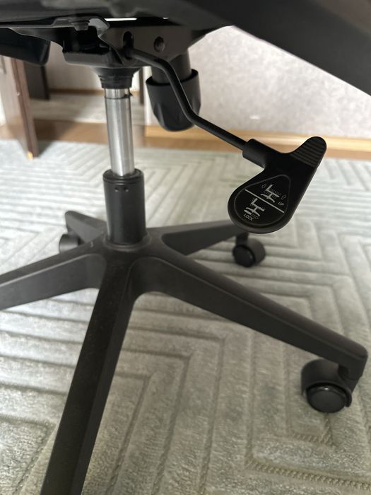 Офисное эргономичное кресло.