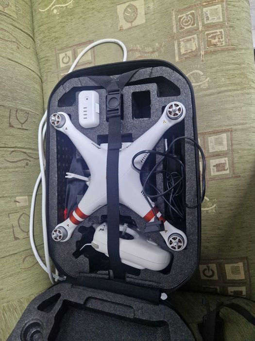 DJI Phantom 3 Standard – работещ дрон, дефектен гимбъл, много аксесоари