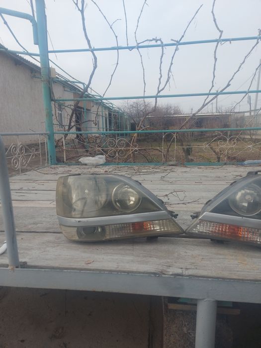 Передные фары Лексуса