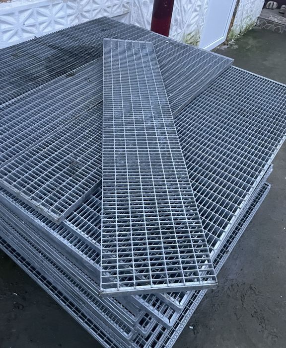 Scări metalice zincate