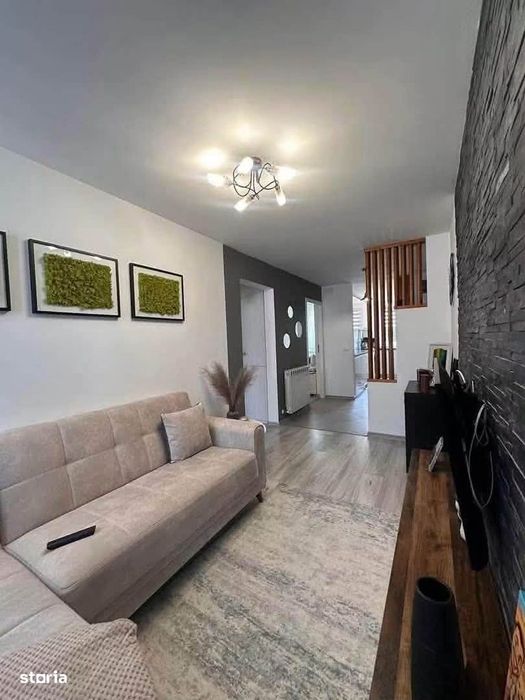 De vanzare apartament cu 3 camere, 2 balcoane, renovat, zona Pascal