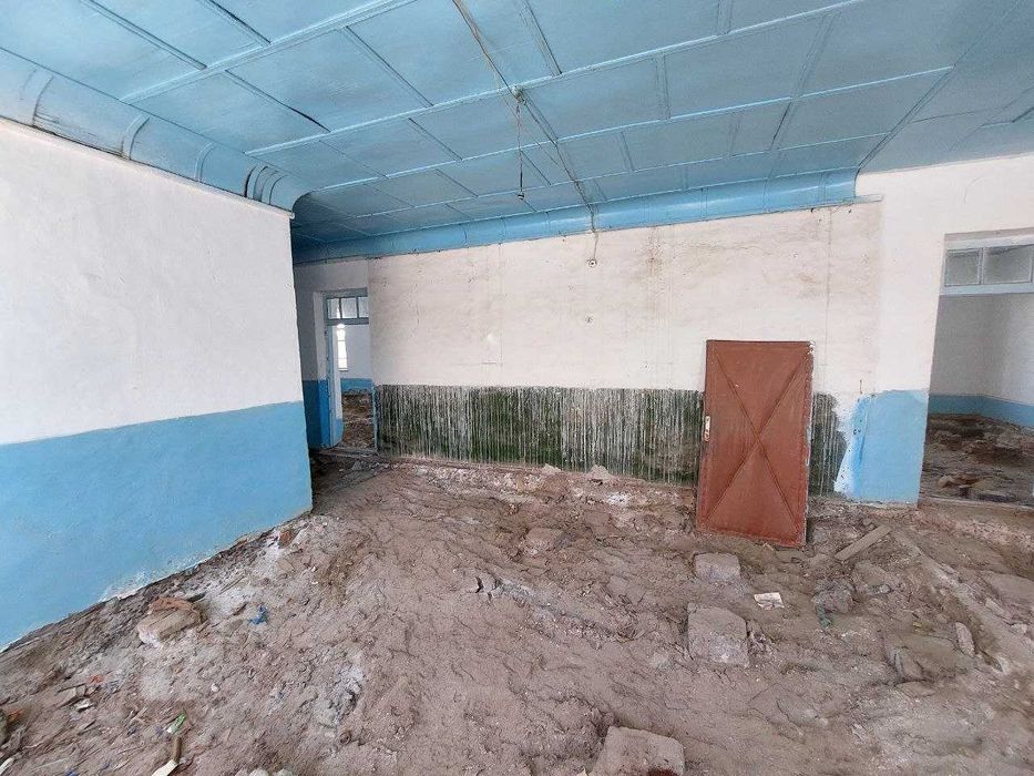 Noturar bino sotiladi