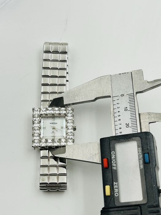 Дамски часовник Adrienne