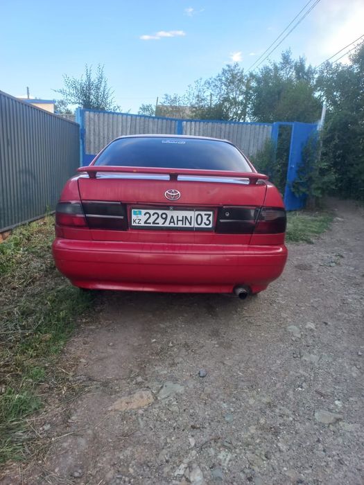 Продам машину Карина е