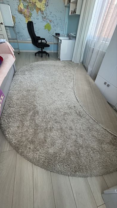 Ковер с пушистым ворсом.