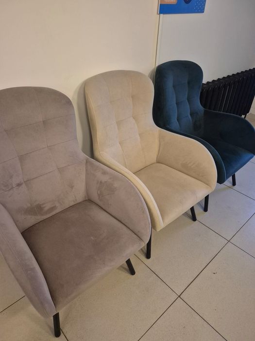 Продам столы и кресла