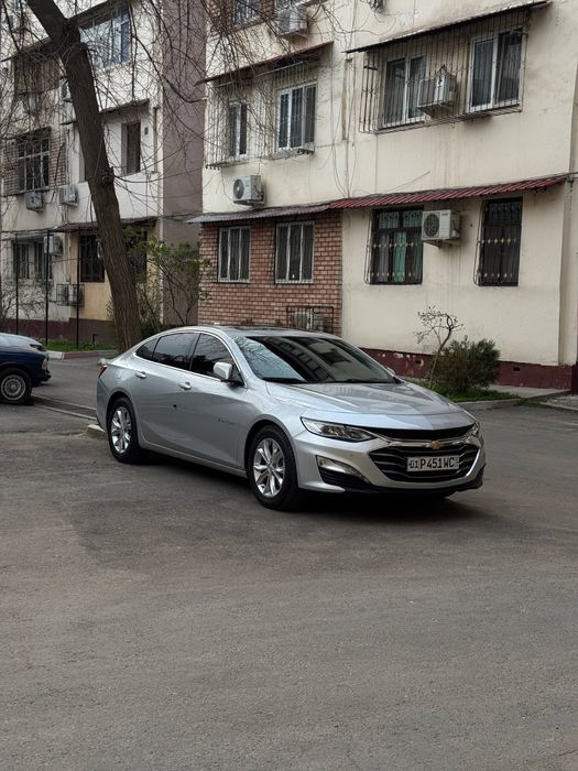 Продам Malibu 2 Premier серебристого цвета