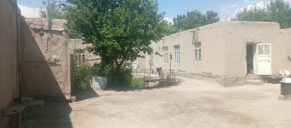 Ховли сотилади ,