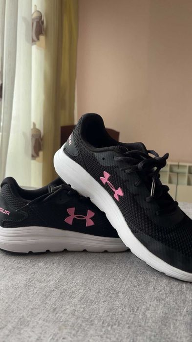 Vând adidasi damă Under Armour