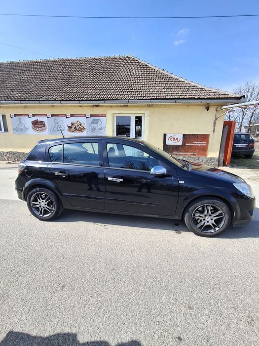 Opel Astra H trage foarte bine