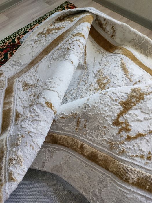 Продам ковёр 3 х 5, новый