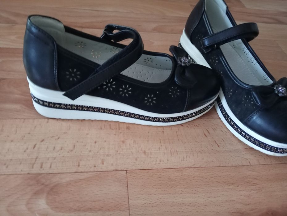 Продам туфли для девочки
