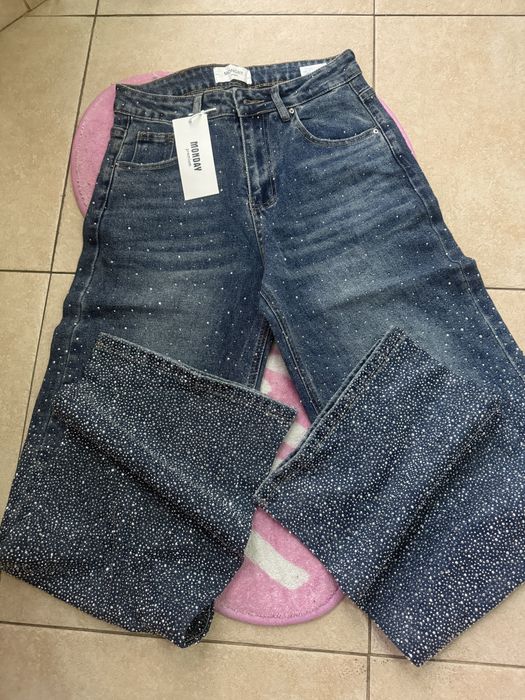 Дънки с висока талия и камъни