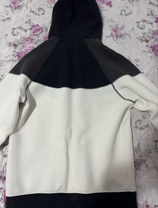 Продавам Nike thech