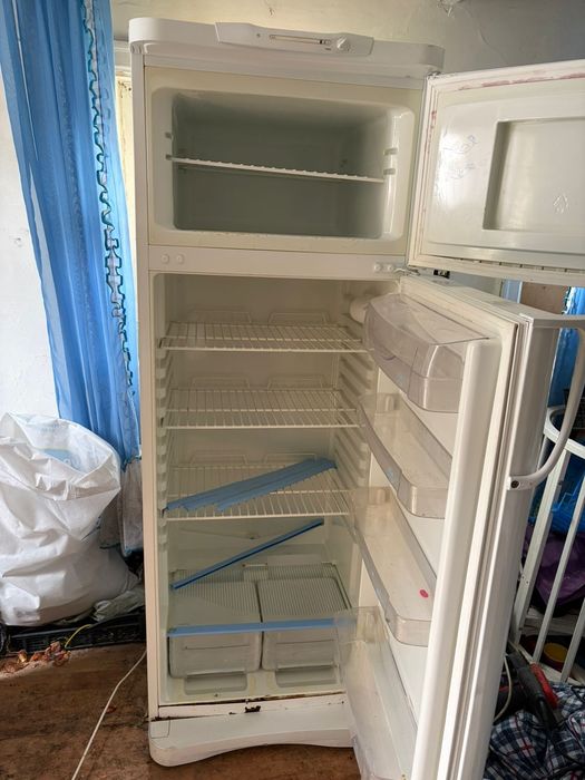 Холодильник INDESIT