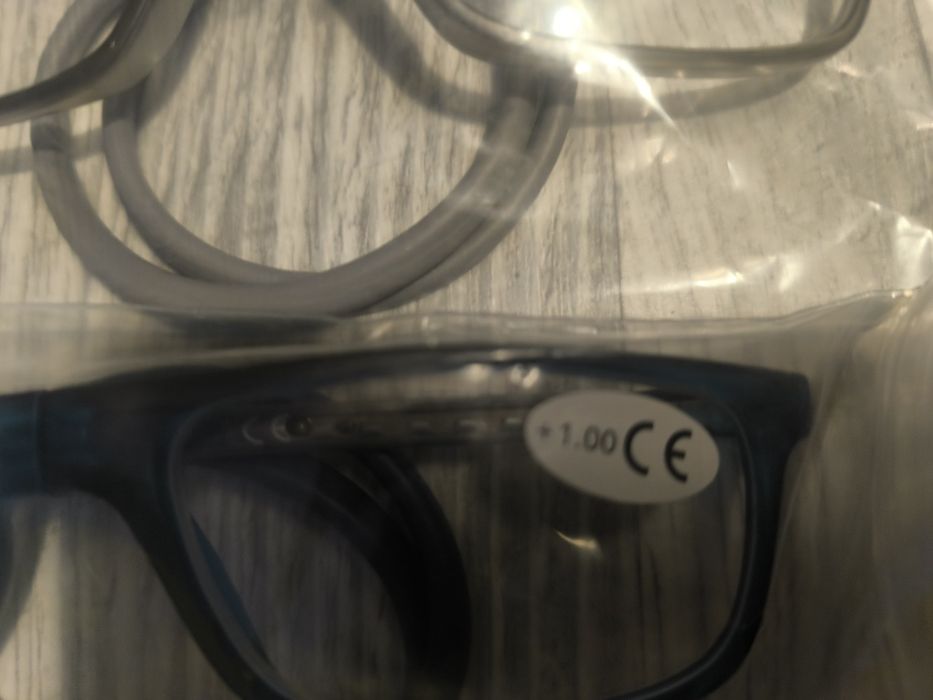 Vînd ochelari cu magneți de citit +1