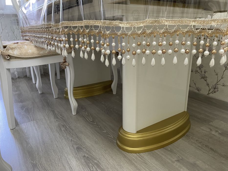 Продается стол со стульями