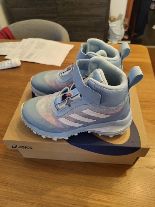 Зимни обувки Адидас