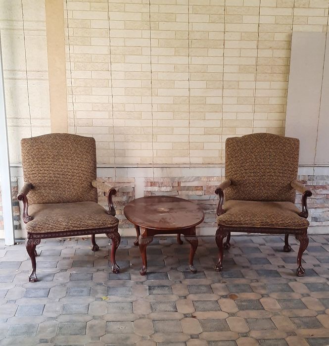 Пара винтажных кресел + журнальный столик